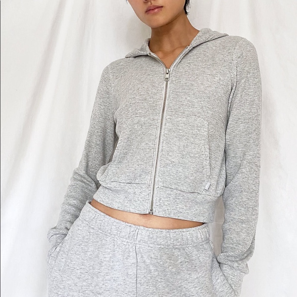 aritzia hoodie zip-up